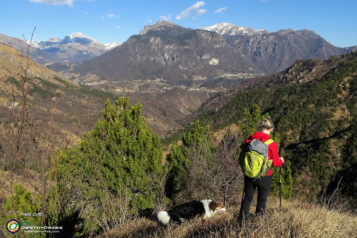 34 Scendiamo dal cocuzzolo con bella vista in Arera-Alben-Alta Val Serina.JPG